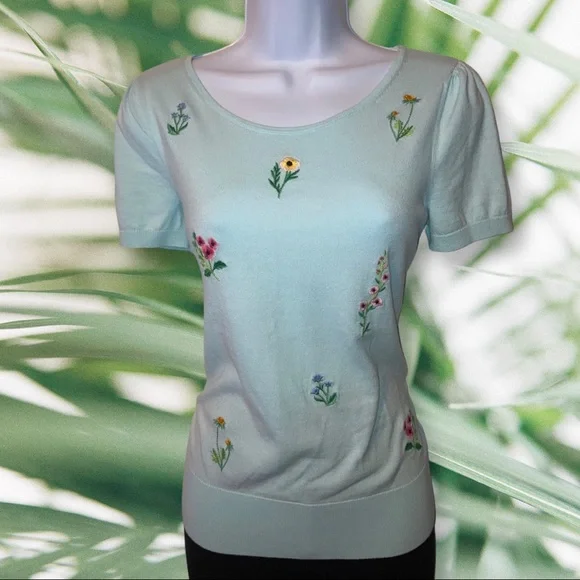 TALBOTS Floral Embroidered Sweater Shirt, Light Blue, Size Medium. - Picture 4 of 4